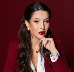 Кристина Егиазарова